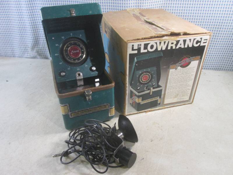 lot 225 image: (BSB) Lowrance P-300 Green Box Comm...