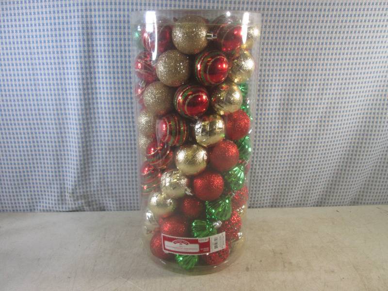 lot 230 image: (CSB) 101 Shatterproof Christmas Or...