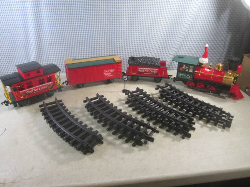 lot 231 image: (EW5) North Pole Express Christmas ...