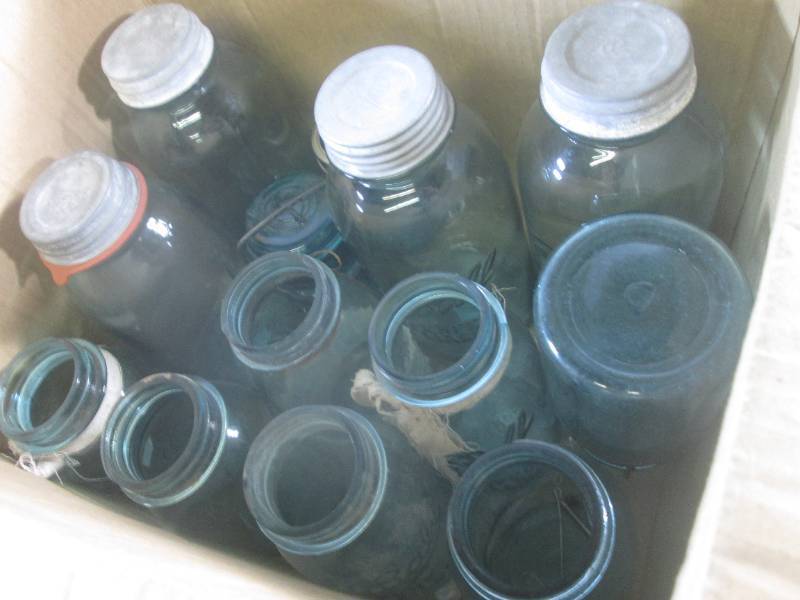 lot 250 image: (F-0) Box of Vintage Canning Jars...