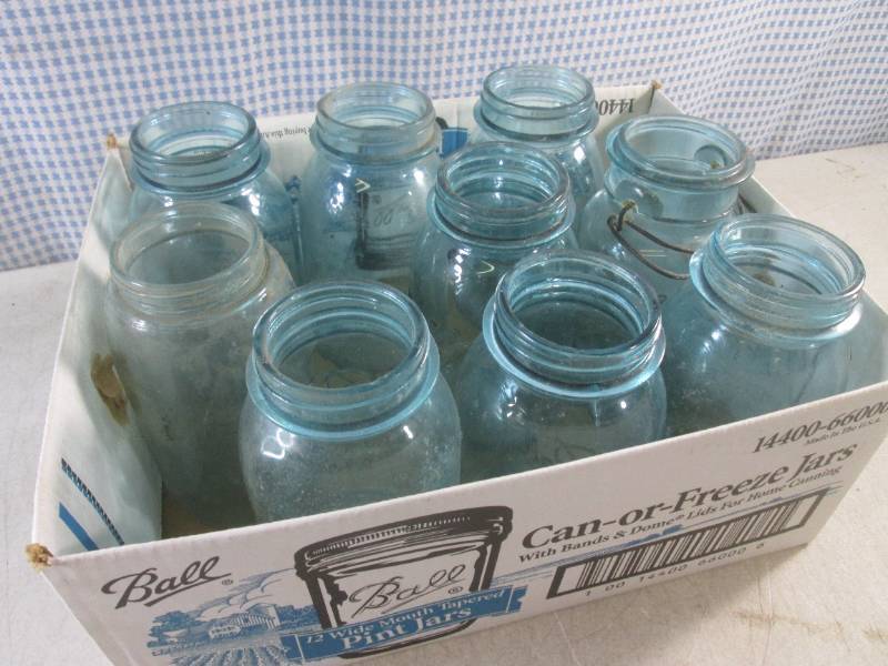 lot 251 image: (F-0) Box of Vintage Canning Jars...