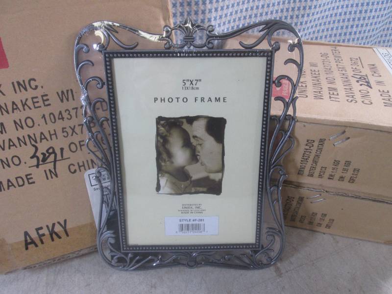 lot 269 image: (CS) 12 New 5 x 7 Pewter Photo Fr...