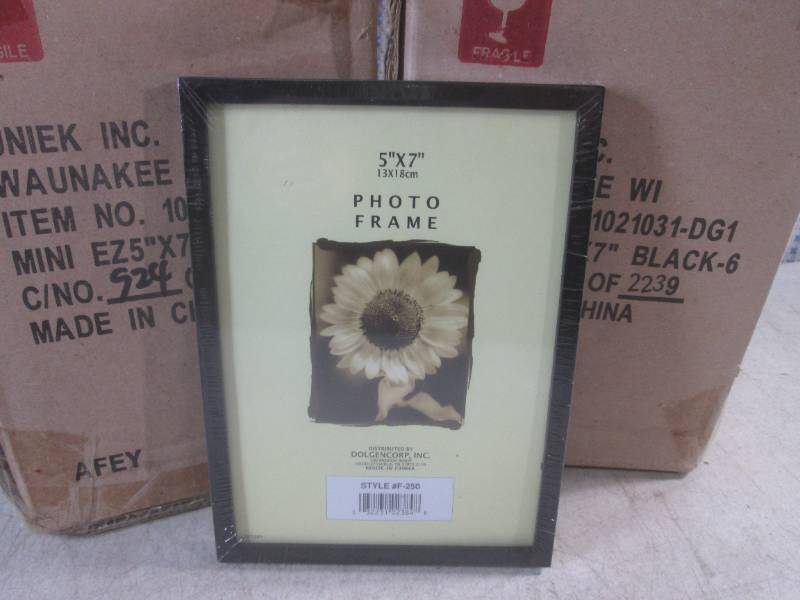 lot 271 image: (CS) 12 New 5 x 7 Photo Frames in...