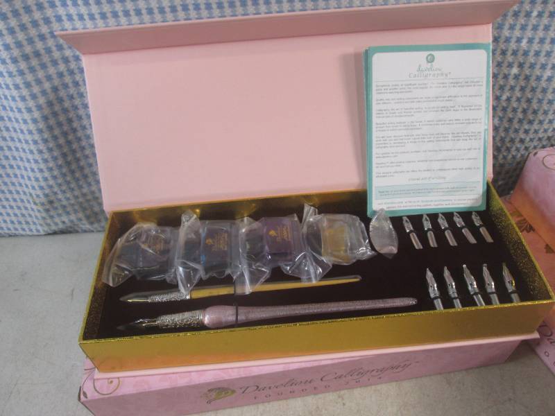 lot 273 image: (CS) 3 New 19pc Davelion Calligraph...