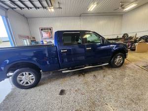 lot 1 image: 2007 Ford F-150 Pick-Up Truck