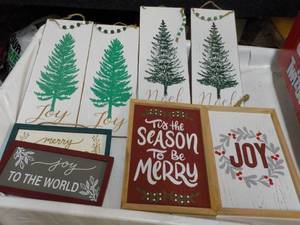 Holiday Wood Wall Signs...