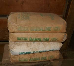 4 bags of barnlime