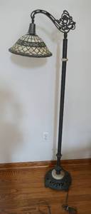 lot 1 image: Vintage floor lamp 58 inches tall
