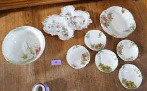 lot 4 image: A group of Vintage Bavarian china pieces