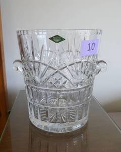 lot 10 image: Gorgeous Shannon lead crystal Ice bucket with ears