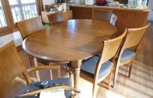 lot 38 image: Very Nice Dining Room Table with 6 chairs by Dinec of Canada