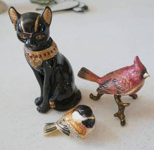 lot 61 image: Lenox cat and 2 bird trinket boxes