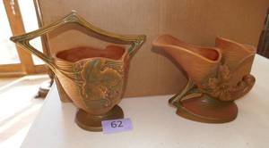 lot 62 image: Vintage 1941 Fall Roseville Bushberry pottery - Cornucopia