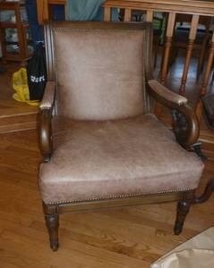 lot 67 image: Nice living room deep chairs - I believe these are leather