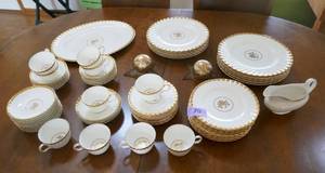 lot 79 image: Minton Gold Rose China set for 12