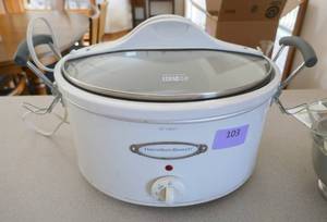 lot 103 image: Hamilton Beach crock pot