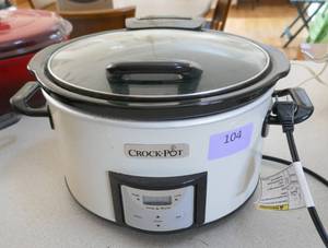 lot 104 image: Crock Pot with timer