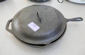 lot 105 image: Lodge 10 inch cast iron frying pan