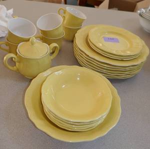 lot 112 image: Brighten up your meal with this yellow Buttercup Federalist Ironstone pottery china