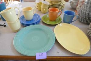lot 113 image: Have fun with this mix of colored pottery