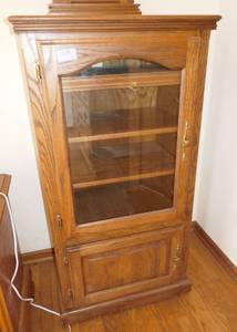 lot 126 image: Very nice glass front cabinet 26x17x50