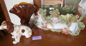 lot 135 image: Red Wing fan shell pottery vase 899 and welcome frogs and cocker spaniel