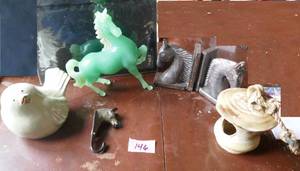 lot 146 image: Stone horse bookends, green resin horse that makes it look like Jade