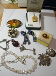 lot 159 image: Misc jewelry