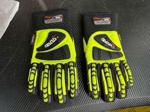 lot 89 image: New Medium Cestus Temp Series Deep Grip Winter Insulated Glove, Work, Cut Resistant