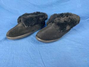 New Minnetonka Womens Black Sheepskin Ankle Boot Size 10