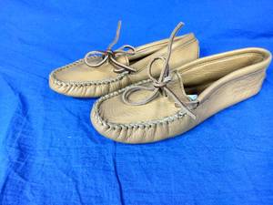 Minnetonka Womens Double Deerskin Softsole Natural Size 9