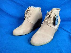 New TOMS Womens Hyde Rose Beige Suede Boots Size 9.5