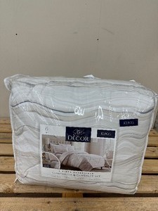 lot 25 image: New King Size Style Decor 6 Piece Reversible Comforter & Coverlet Set