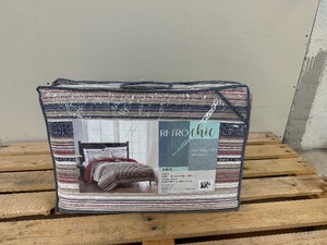 lot 24 image: New King Size Retro Chic 3 Piece Quilt Set - 100% Cotton