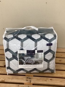lot 26 image: New Queen Size Style Decor 6 Piece Reversible Comforter & Coverlet Set