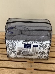 lot 27 image: New King Size Style Decor 6 Piece Reversible Comforter & Coverlet Set