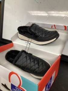 lot 31 image: New Womens Baretraps Gemma Spring  Winter Faux Fur Lined Shoes  Mules  Slippers Size 7 Black