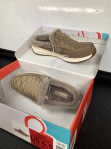 lot 32 image: New Womens Baretraps Gemma Spring  Winter Faux Fur Lined Shoes  Mules  Slippers Size 6.5 Taupe