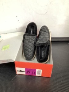 lot 38 image: New Womens Baretraps Gemma Spring  Winter Faux Fur Lined Shoes  Mules  Slippers Size 11 Black