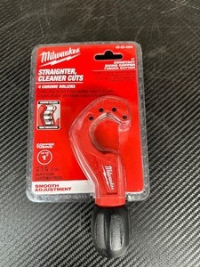 lot 106 image: Milwaukee 1 in. Constant Swing Copper Tubing Cutter