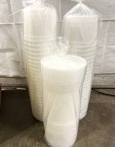 lot 35 image: Lot of 40 NEW 64 oz. Plastic Tubs Containers with Lids