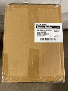 lot 73 image: 1 Case (20 each) NEW MediChoice NSC400 25-Pack 4 oz. Screw-On Leak Resistant Lid Graduated Specimen Container - Expiration 1126