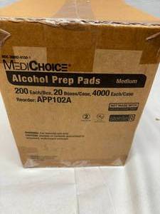 lot 136 image: 1 Case (4000 each) NEW MediChoice APP102A Alcohol Prep Pads - Medium