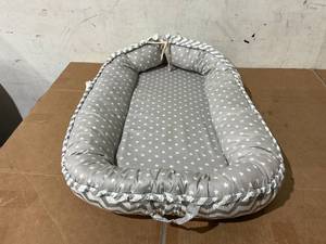 lot 232 image: URMYWO Baby Lounger, Grey Star