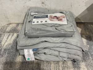 lot 112 image: 7PCS CozyLux Queen Bed in a Bag Comforter Set