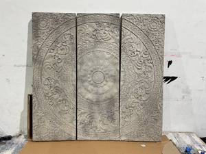 lot 146 image: Deco 79 Wall Decor
