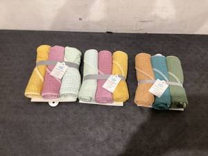 lot 549 image: 3PCS Baby Hooded Towel - Cloud Island