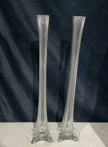 lot 381 image: LOT OF 10 Clear Tower Vases