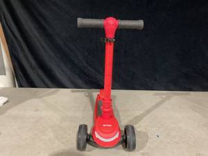 lot 384 image: Jetson Jupiter Mini 3 Wheel Kids Scooter