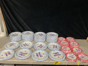 lot 574 image: LOT OF 40 Dixie Ultra Limited Edition Disposable Plates